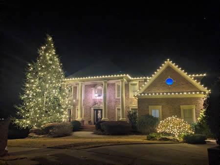 How to Get the Neighborhood's Best Christmas Lights Without Lifting a Finger
